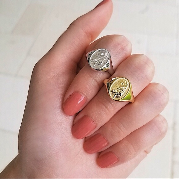 Sunflower Signet Ring - Picture 5 of 5